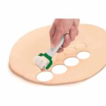 גלגלת חיתוך בצק (רביולי) משוננת עגולה פלסטיק FLIYA קוטר 5.2 ס"מ ES-3734