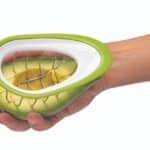 ג'וי קולף וחותך אבוקדו לריבועים