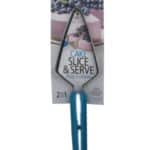 ג'וי חותכן לפרוסת עוגה