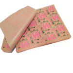 נייר פרגמנט מעוטר LOVE ורוד על חום להגשה 30/40 סמ ארוז 25 יח