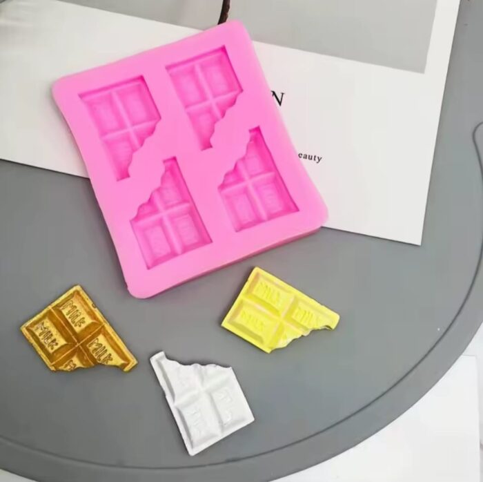 ⁦תבנית סילקון הטבעה קוביות שוקולד⁩ – תמונה ⁦4⁩