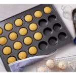 תבנית 24 שקעים מיני מאפינס Wilton ארה"ב