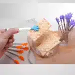 מלקחיים בצורת ידים צבעוניים