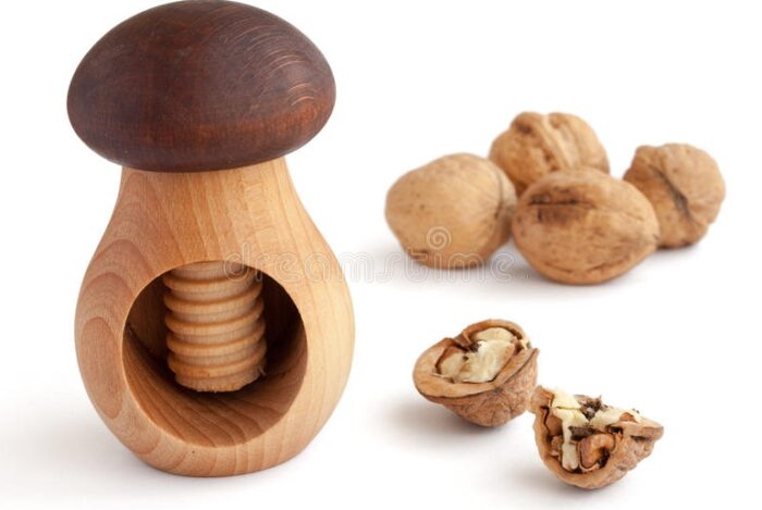 ⁦מפצח אגוזי מקדמיה מעץ - פולין⁩ – תמונה ⁦3⁩