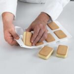 ⁦סט 2 תבניות סילקון להכנת גלידת ביסקוויט SILKOMART⁩ – תמונה ⁦4⁩