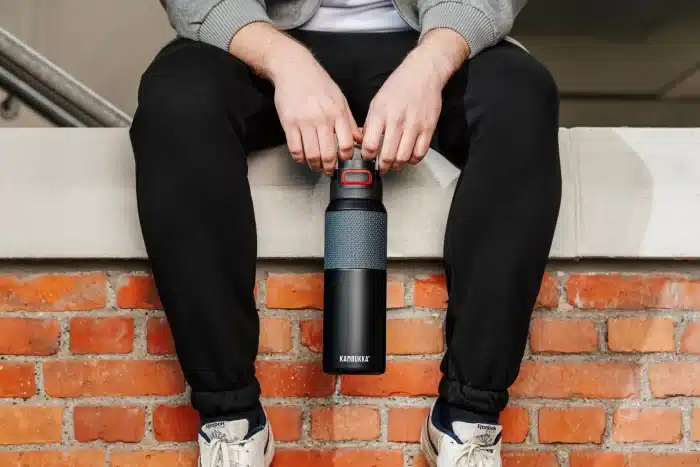 ⁦בקבוק שתיה טרמי 750 מל שחור KAMBUKKA מבית NIGTHDALL⁩ – תמונה ⁦4⁩