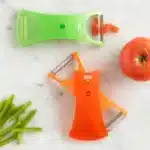 ⁦קולפן כפול חלק ומשונן אדום KUHN RIKON⁩ – תמונה ⁦3⁩