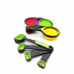 סט 4 כוסות + 4 כפיות מידה סילקון מתקפל