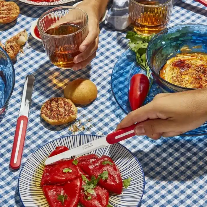 ⁦סכין מולטי משוננת 10 ס"מ אדומה ARCOS ספרד⁩ – תמונה ⁦2⁩