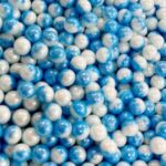 סוכריות חרוזי סוכר תכלת לבן מטאלי 1 ק"ג